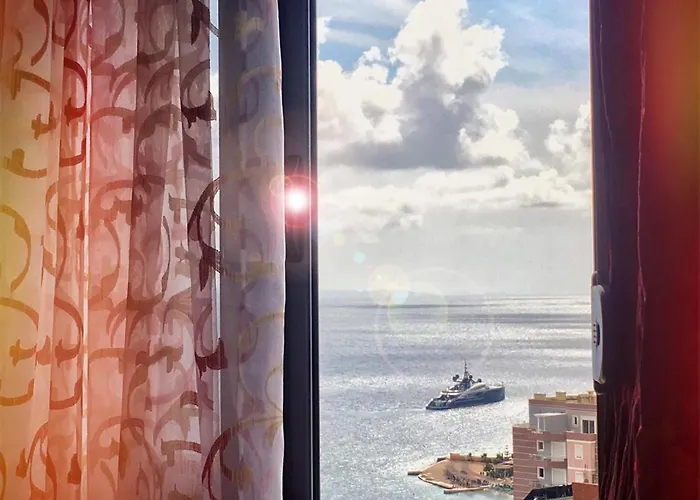 Luxury In Royal For King And Queen