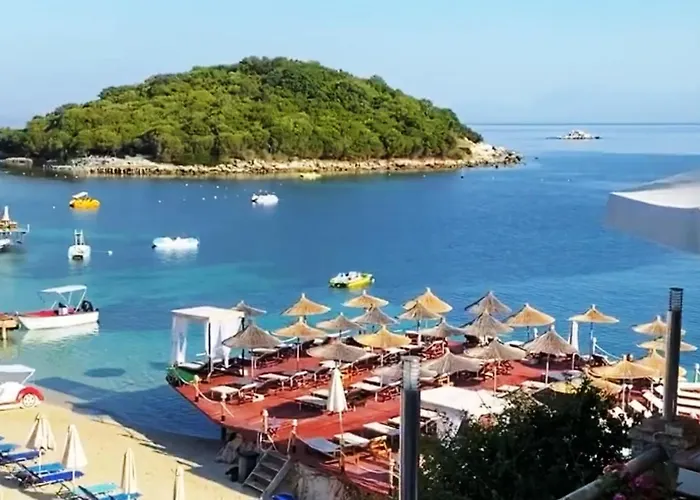 Luxury In Royal For King And Queen