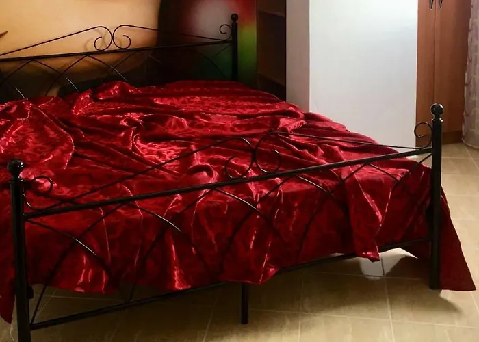 Luxury In Royal For King And Queen *